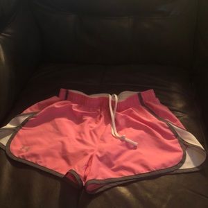 Under Armour Athletic Shorts (S)